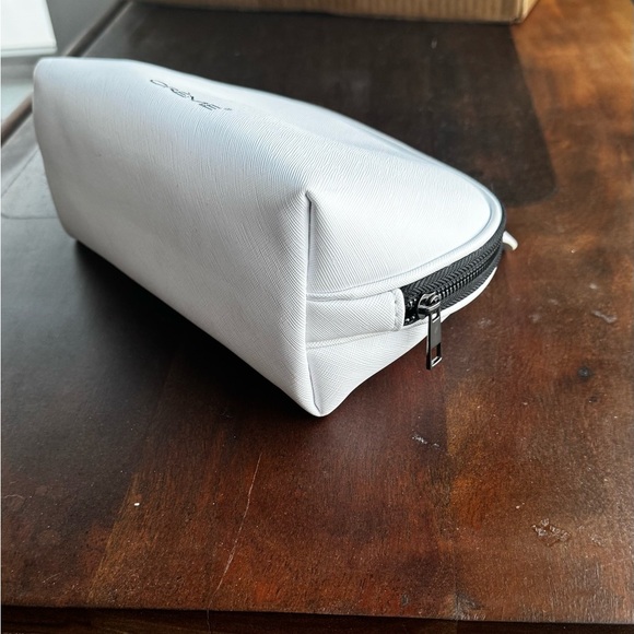 Crème x Hello Kitty makeup bag - Picture 4 of 8